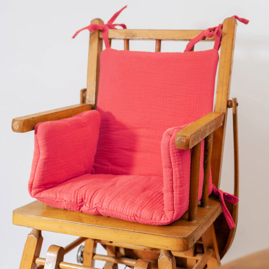 Cushion High Chair in Organic Cotton - Strawberry